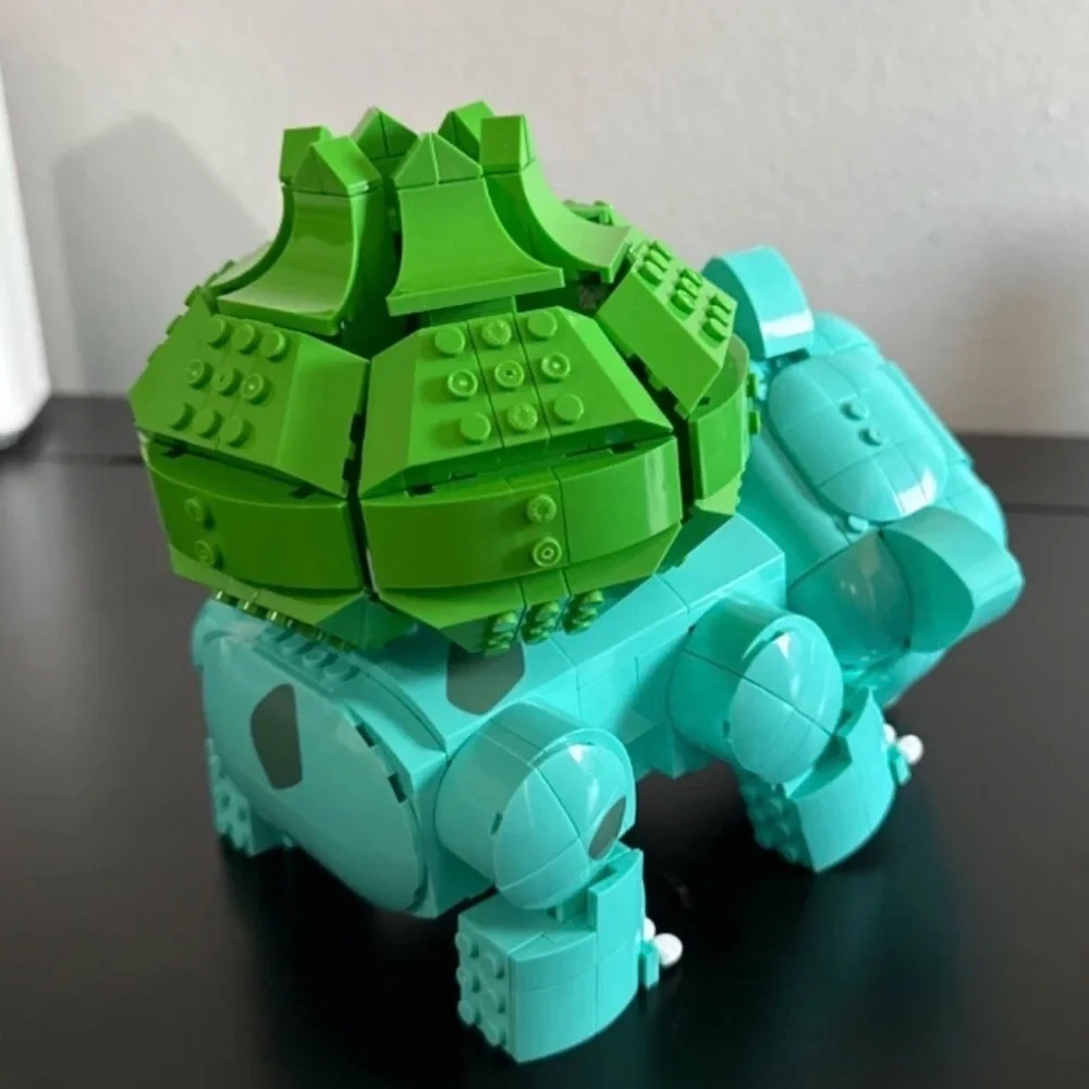 Mega Pokémon Bulbasaur Building toy kit with 1 action Figure-789 pcs
